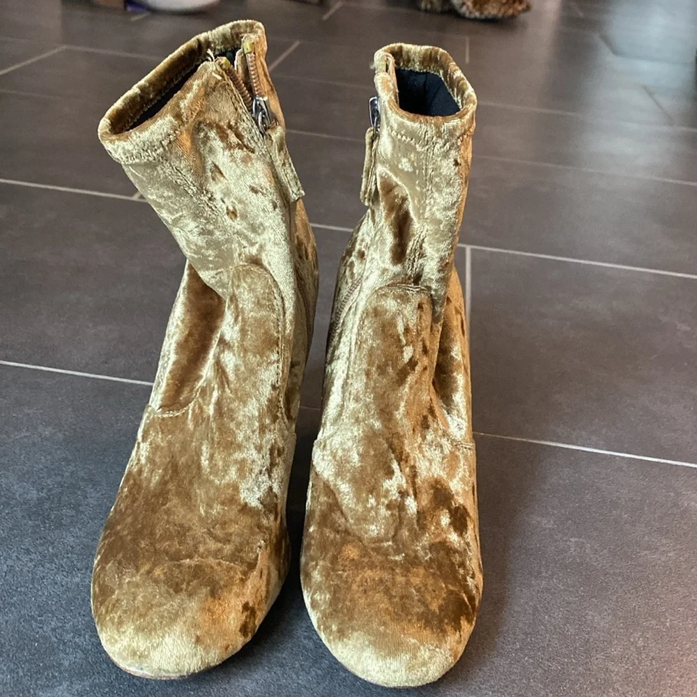 Steve Madden Gaze gold crushed velvet‎ womens print heeled ankle boots size 6